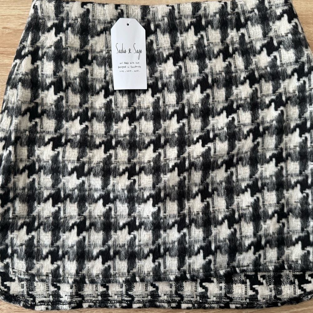Sadie & Sage Black and White Mini Pencil Skirt